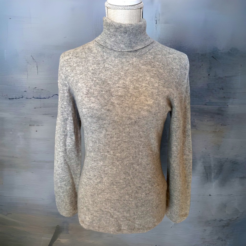 Kiltane of Scotland cashmere turtleneck size medium silver gray sweater
